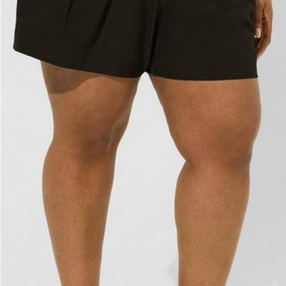 NWT Wide Leg Studio Crepe Short Deep Black. Size: 18 - Picture 3 of 9
